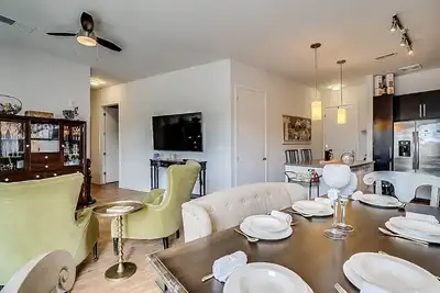 Image de Near Verrado I-10/303/101 frwys Spacious/Customized Corporate Travelers Welcome!