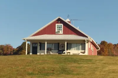 Image de Horse farm with stunning mountain views!
