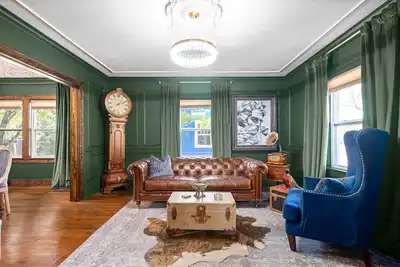 Image de Speakeasy Themed Home in Downtown Clarksville with a Secret Bar!