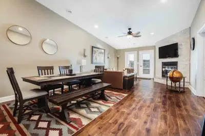 Image de Lakefront Penthouse Fully Upgraded Panoramic Views Boat Slip Indoor Outdoor Pool