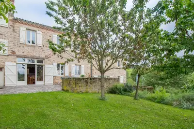 Image de Gîte Herest is characterized by its large rustic living room