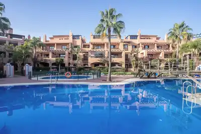 Image de Logement de vacances \"Apartamento Entre Estepona-Marbella\" avec piscine partagée et Wi-Fi