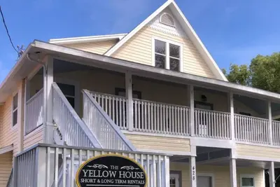 2 Bedroom Apt Overlooking Dunedin Town Square