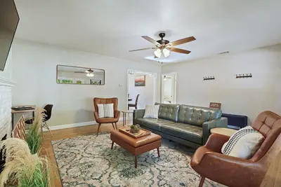Image de Hop Skip & a Jump | Close to It All! Dog Friendly, 9-Minute Walk to Lodi Lake!