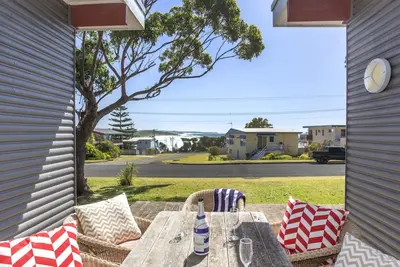 Image de Stunning Views - beach cottage with ocean vistas