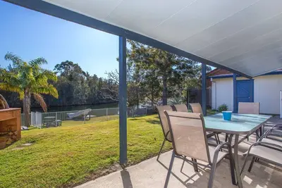 Image de Waterfront Wonder - lakeside home w. private jetty