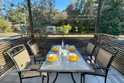 Image de Beach Retreat - Modern and light-filled 3-bedroom, 2-bathroom townhouse just 500m to Mollymook Beach