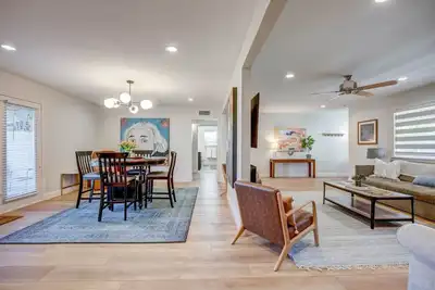 Image de Artistic Escape - 2br\/2Bath - Dog Friendly