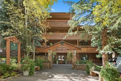 Image de Modern Downtown Aspen 3br Apartment w\/Large Wrap Around Decks, Ajax Proximity, Pool, Hot Tub, Sleep