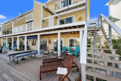 Image de Luxury townhouse w/dock & family amenities on water! Walk to beach!