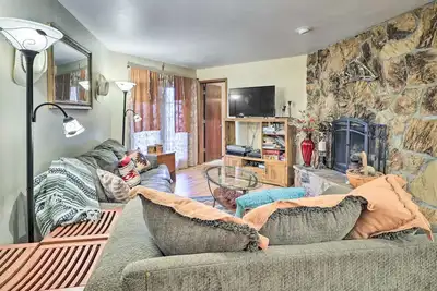 Image de Rustic Condo w/ Deck < 1 Mi to Angel Fire Resort!