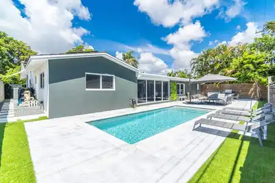 Spacious Modern Home 5br Heated Pool, 9mn to Beach