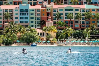 Image de An oceanfront resort - private beach and spectacular views!