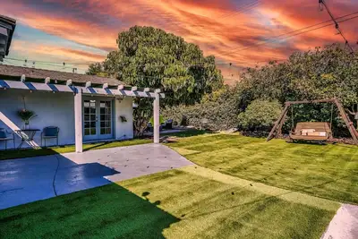 Image de New Delightful Single story home Sleeps 14 with Beautiful outdoor space.