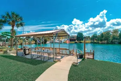 Image de Paradise - Golf Cart Rental, Kayaks, Paddle Boat, Fishing & Swimming