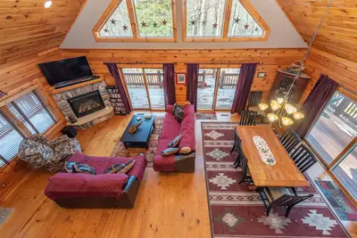 Image de Secluded Wooded Hideaway w/ Hot Tub & Pool Table
