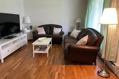 Image de Cozy entire home with 3 bedrooms, close to parks with walking trails