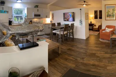 Image de Spacious & refreshing, The Mango Cottage: Near the beach & all things S. Fl!