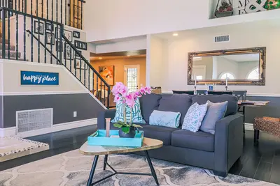 Image de Charming home in Lake Community!