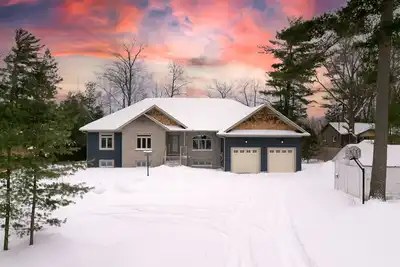 Image de Heart of Wasaga Beach•Waterfront•Bbq•Patio•KingBed