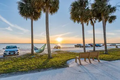 Image de Lovely 4/2 Palm Harbor Home Sleeps 8! , close to Clearwater Beach!