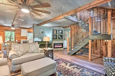 Image de Secluded Table Rock Lake/Branson Cabin w/ Hot Tub!