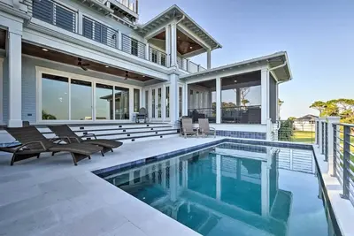 Image de Spectacular Ocean, Golf and Sunrise views--Heated Pool--Luxury Family Retreat