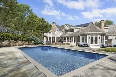 Image de Newly Built 9 Bedroom home - Ultimate Privacy, central to everything!