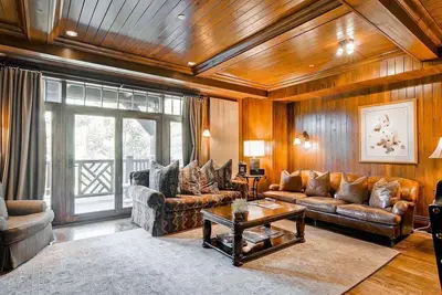 Image de Ski-In Condo with Hot Tub Access!