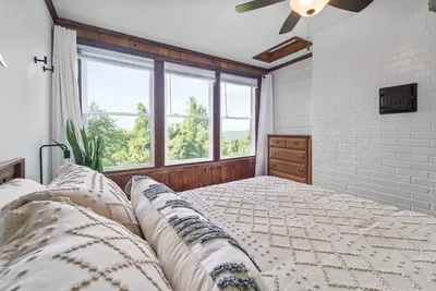 Image de 🔥 Hottub + 🐕 friendly + 🏔️ view + Skyline Dr + Wineries