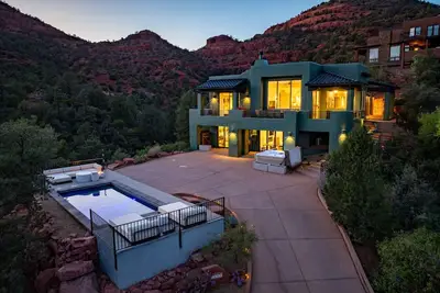 Image de Palisades Sanctuary, Heated Saltwater Pool & Spa, Panoramic Views, Large Decks