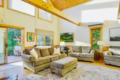 Image de Lake House Oasis on Cold Stream