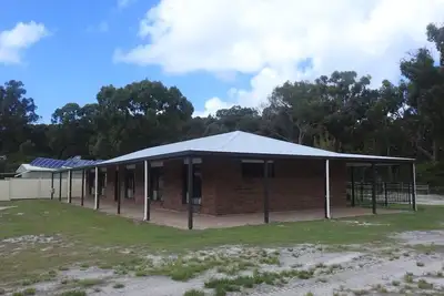 Image de 5 BdR House Orchid Beach  Fraser Island - sleeps 16 - bring the boats! Full Wifi