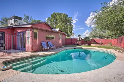 Image de Stylish Tucson Home: Backyard Oasis w\/ Grill!