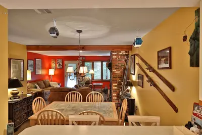 Image de Charming Glazebrook Condo - 1 Mile to Lifts - Close to everything! J3