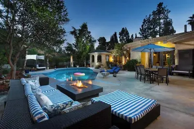 Image de Beverly Hills 4bd Tennis Estate w/ Gym, Pool & Spa