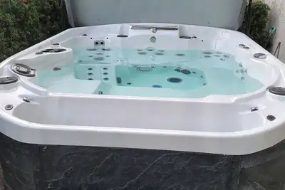 Image de New Luxury Modern spacious 1br suite/Hot Tub