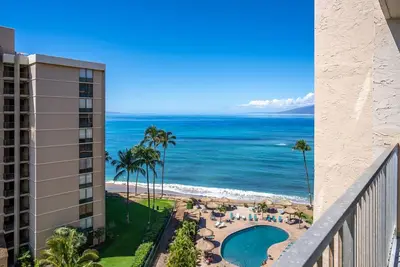 Beautifully 2-Br Oceanfront Condo with A/C