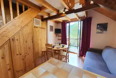Image de Appartement lumineux, accès piste par navette, casier à skis privatif, parking, balcon sud