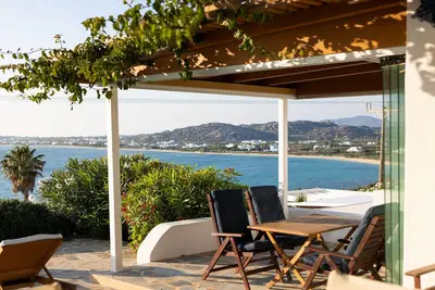Care Naxos Three bedroom home for six right near the beach B5
