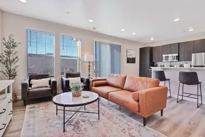 Image de | Hounslow way | Stylish 2 bedroom townhome | Namp