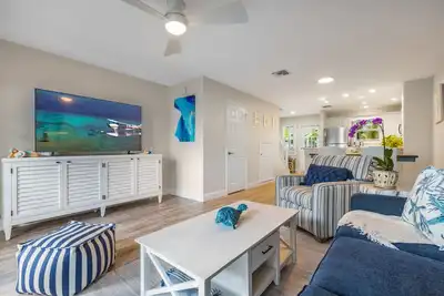 Image de Off Course ~ Adorable 2 Br, 2. 5 Ba Townhome in Truman Annex w/ Shared Pool!