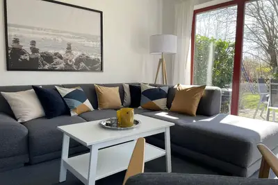 Image de Ferienwohnung \"Peter Pan\" mit Sonnenterrasse & Garten zwischen Strand, Wald & Wiese auf RĂĽgen!