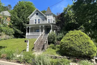 Image de 17 Cedar - Close to All Star Village in Oneonta, walk to Main St.