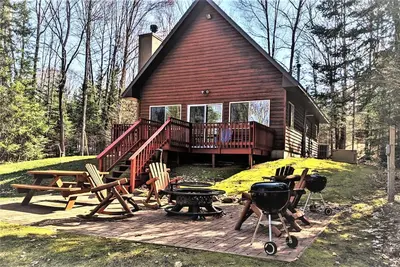 Image de Cedar Lodge | 3 Bed, 1 Bath On the River