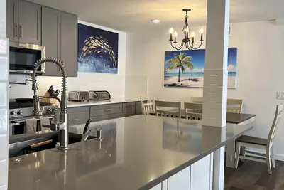 Image de Paradise at Mandalay Beach Resort living