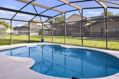 Image de Cozy family vacation with large pool near Disney