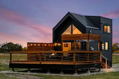 Image de Modern Tiny Cabin, with Hot tub in Choteau Mt