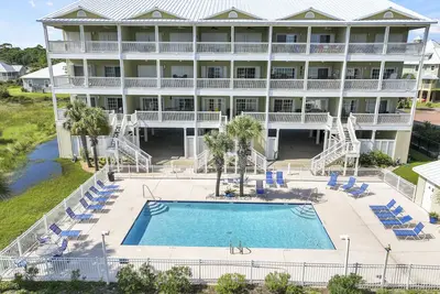 Image de Gulfisde Escape: Charming 3br Beachfront Condo- Community Pool, Pet Friendly!