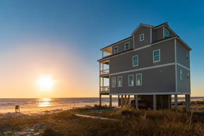 Image de Sweet Escape: Beachfront Sjb Home- Sleeps 10, Private Pool!